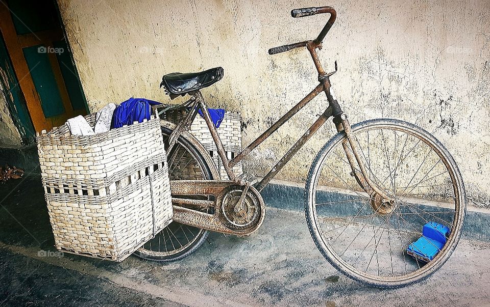 The old bike, tired, but still usefull...