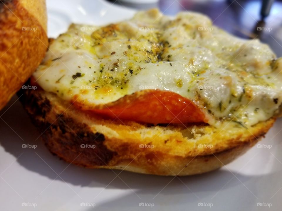 pizza bagel