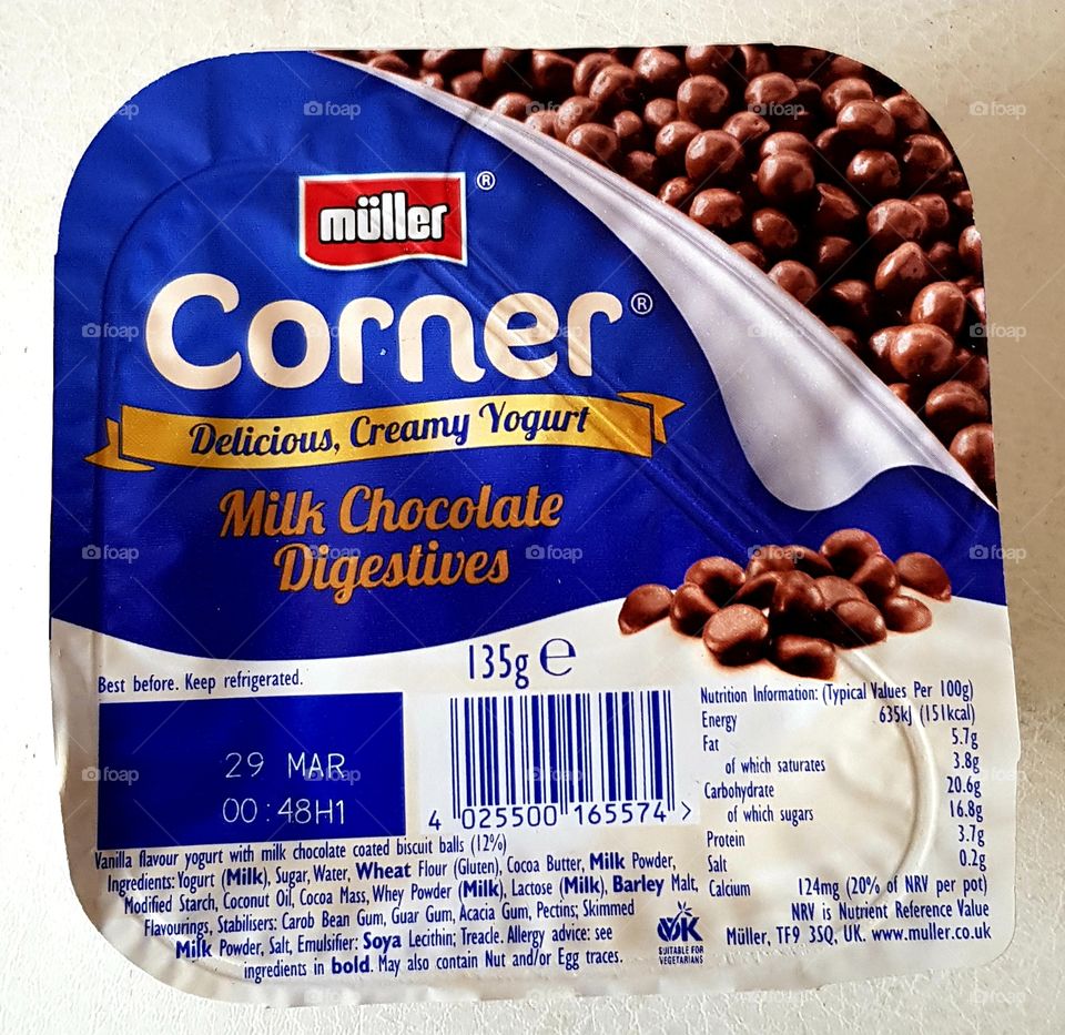Muller corner milk chocolate digestives yogurt dessert
