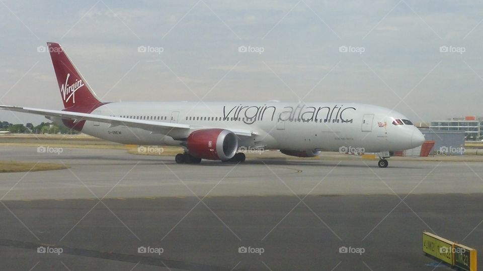 Virgin Atlantic 787-9. Plane spotting at London's Heathrow Airport.