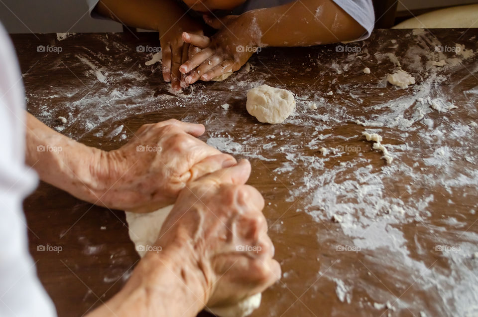 Preparing natural leaven bread with the family.