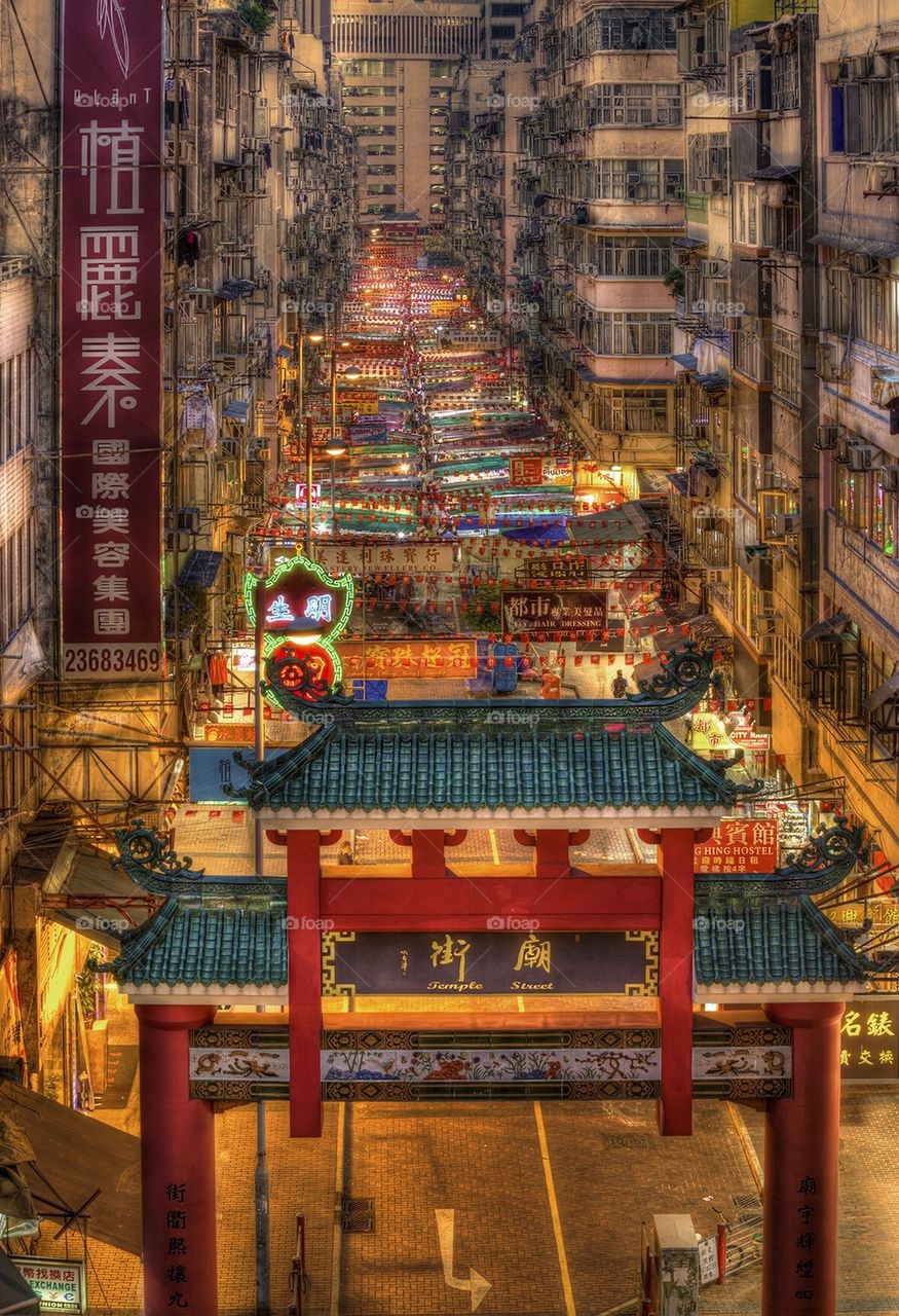 Temple street night market