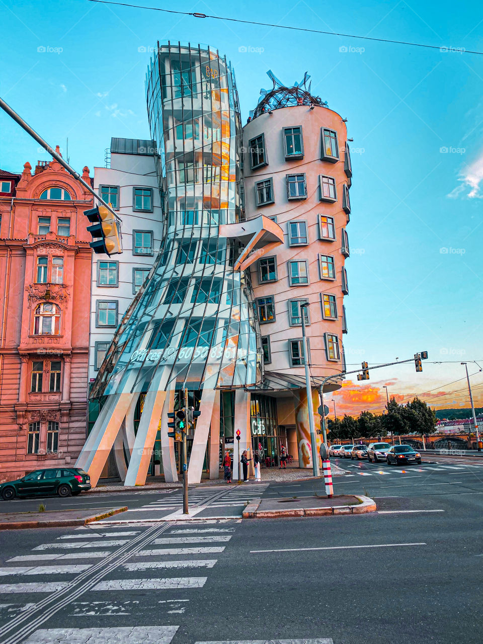 Someone tell me please why is this called Dancing House 😅