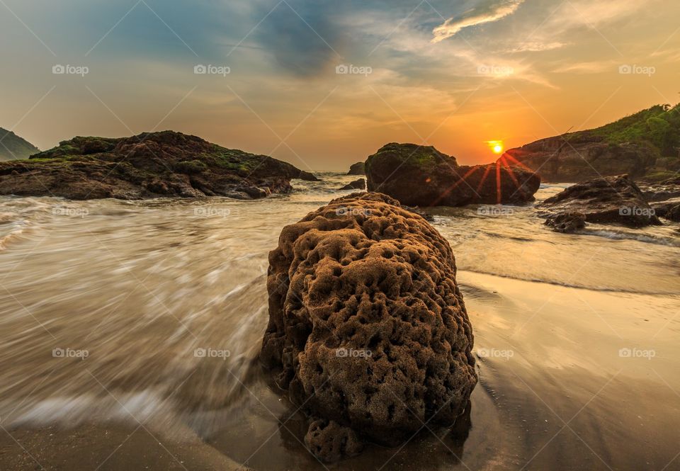 watching the sun going down sitting by the beach with the sound of waves.. hoping for a better tomorrow.. that's always my favorite moment π