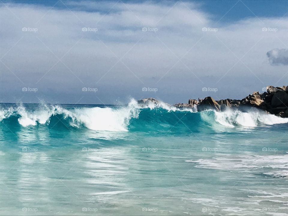 Breaking Waves, beautyful clear water, Seychelles