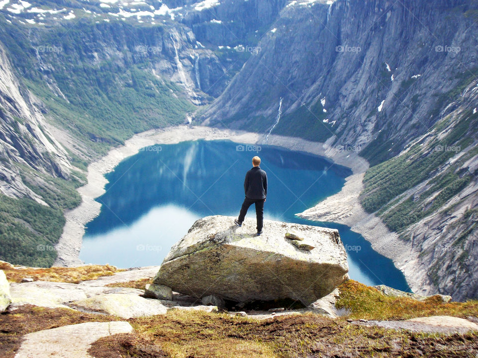 Exploring Norway. Trekking to Trolltunga 