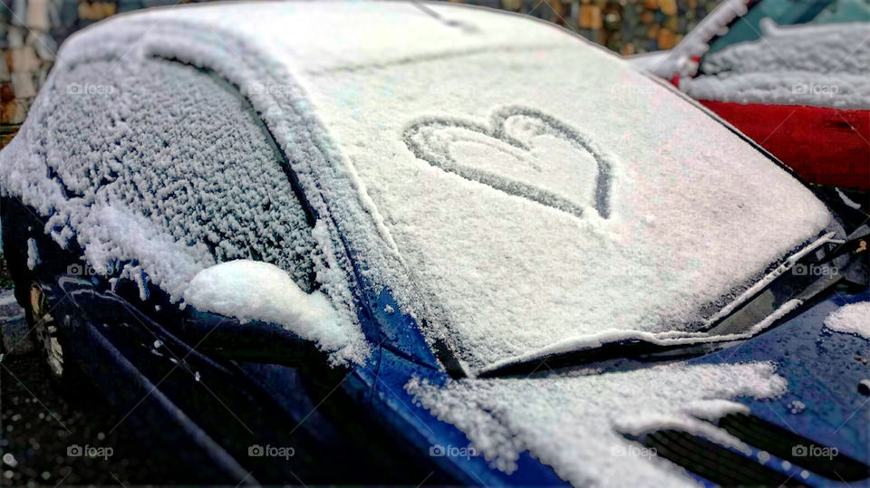 love is on the car. ..