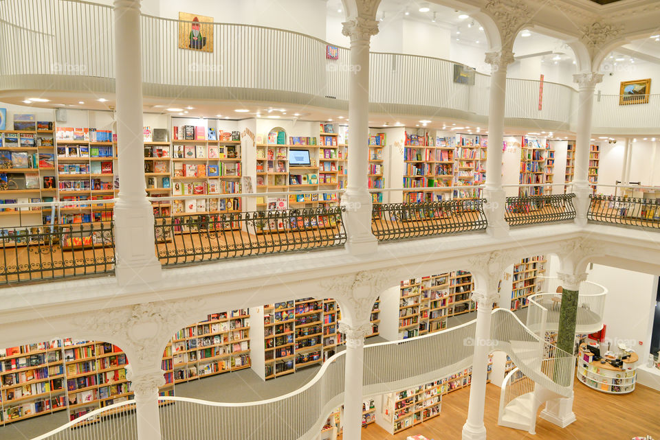 Carturesti carusel library