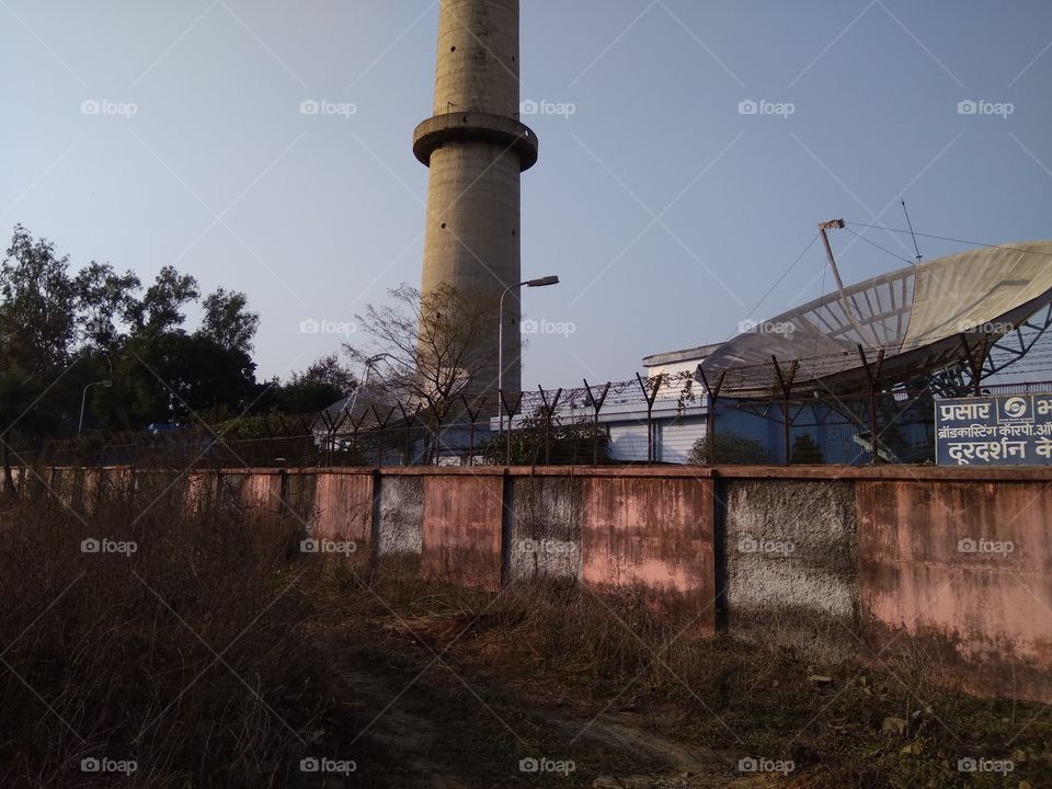 Radio station and antenna