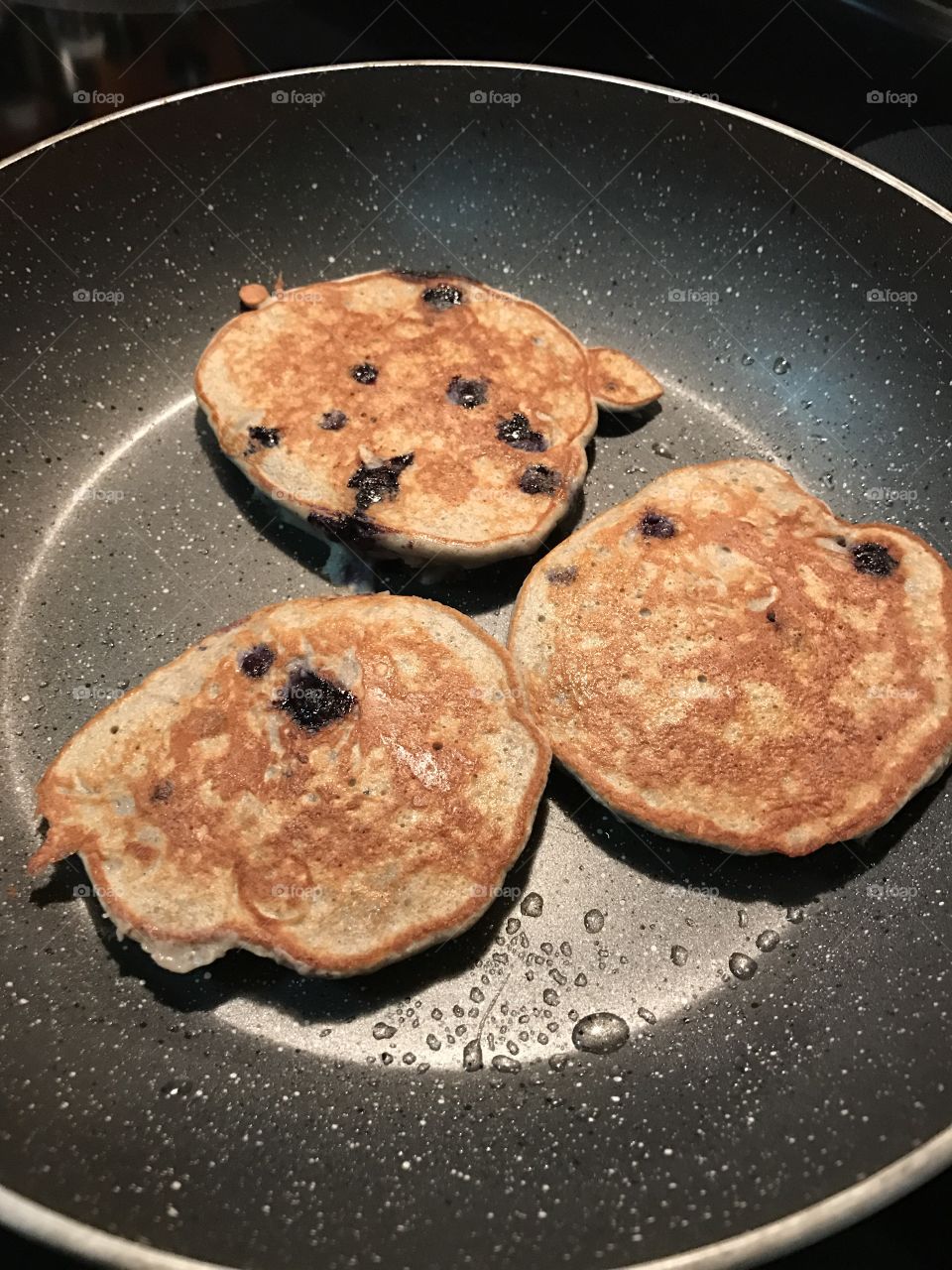 Making some blueberry pancakes today for breakfast 🍳 