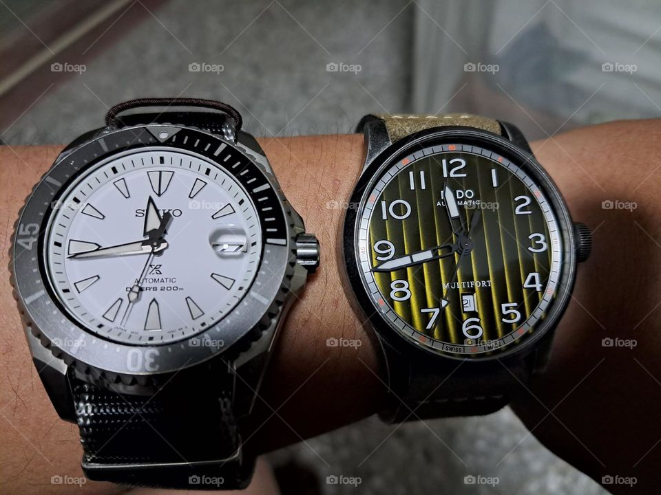 Wear two watch at once