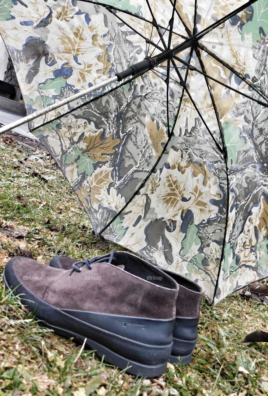 Umbrela and shoes
