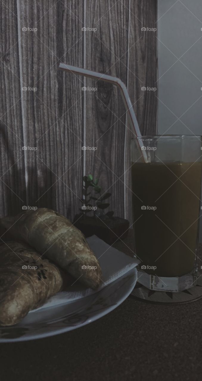 Beautiful juice with amazing croissants 🥐 🥤