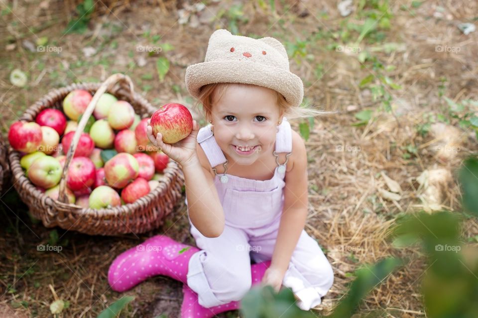 Baby and apple 