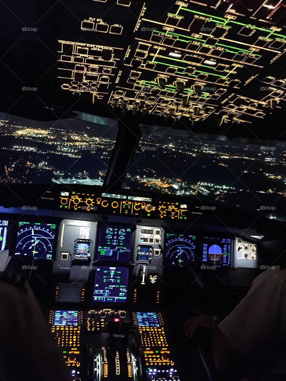 Cockpit view on approach 