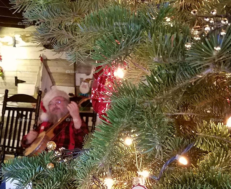 A Banjo Santa