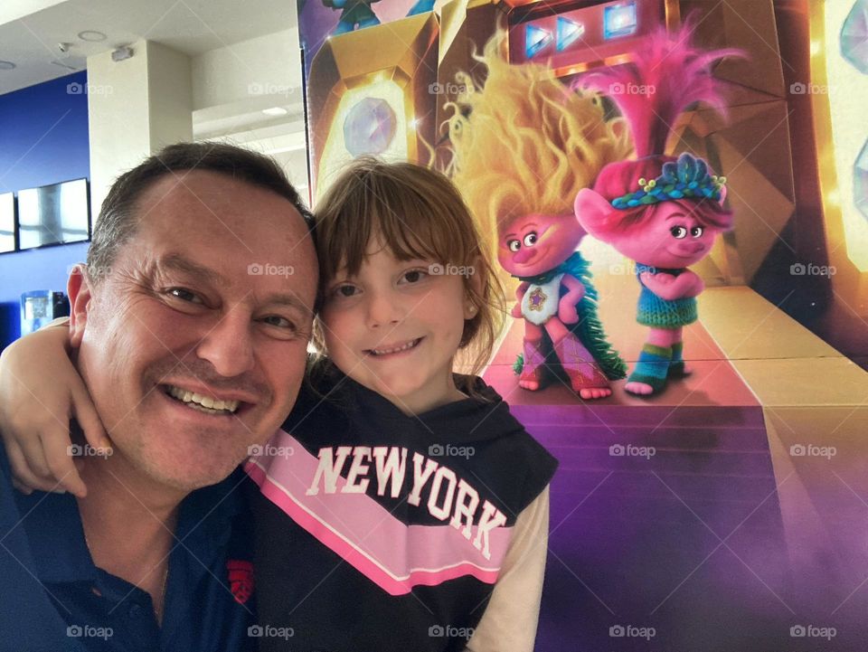 Dia de cinema!

Tetéia quer assistir Trolls 3. O filme é chatinho, mas a companhia é ótima!

❤️ #família #smiles #sorriso 