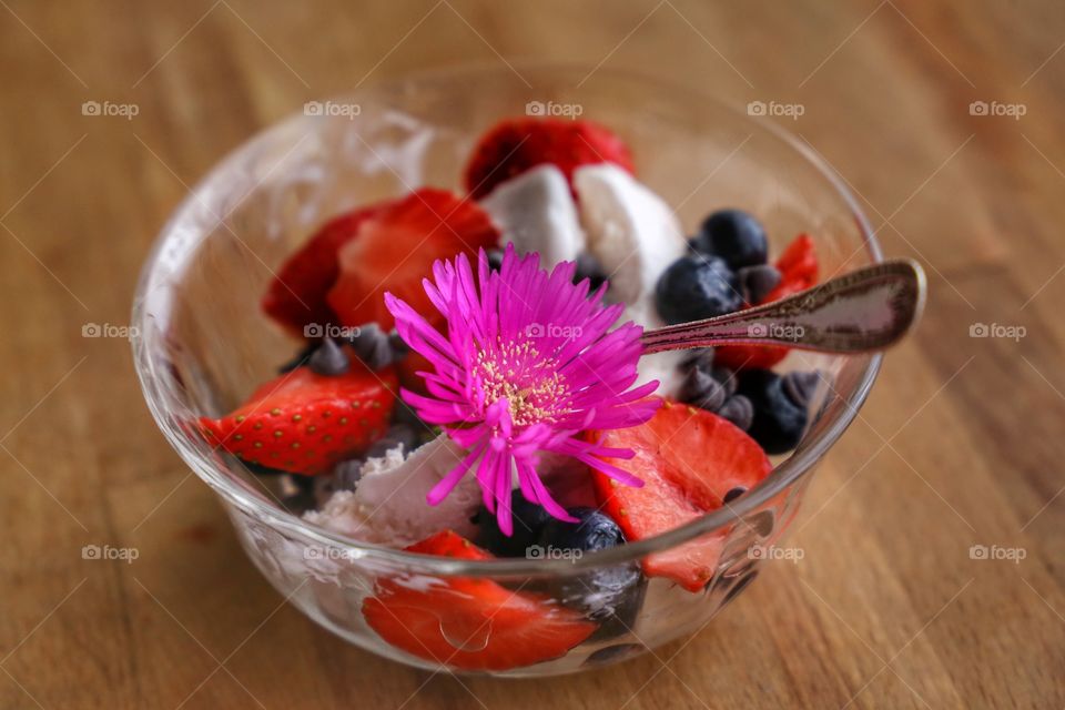 Ice cream and fruit 