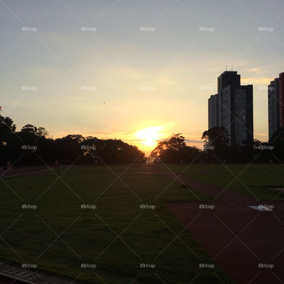 O amanhecer na Pista de Atletismo do Bolão, entre os prédios do alto do Anhangabaú!
☀️ 
#morning #natureza #paisagem #céu #alvorada