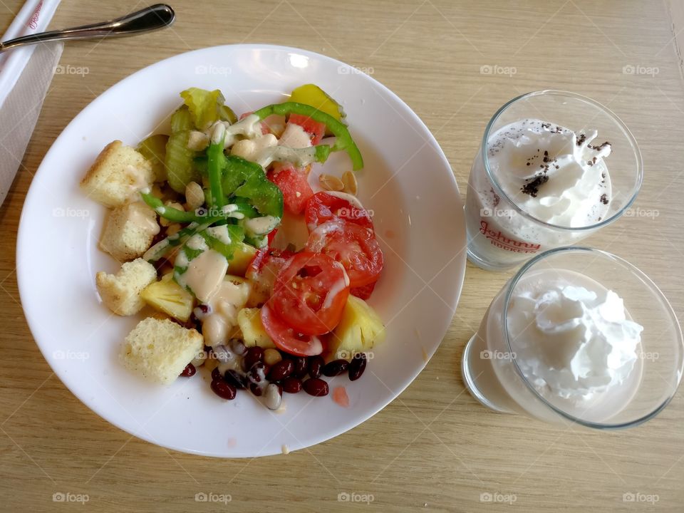 fruit salad and vanilla ice cream 😋