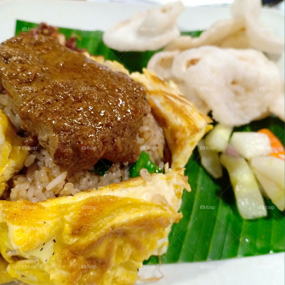 Fried Rice with beef curry, covered by chicken egg omelet