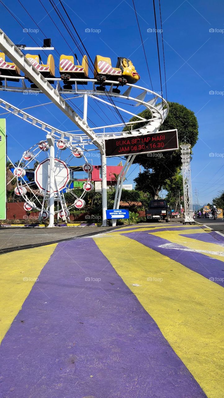 jalan warna di wahana bermain