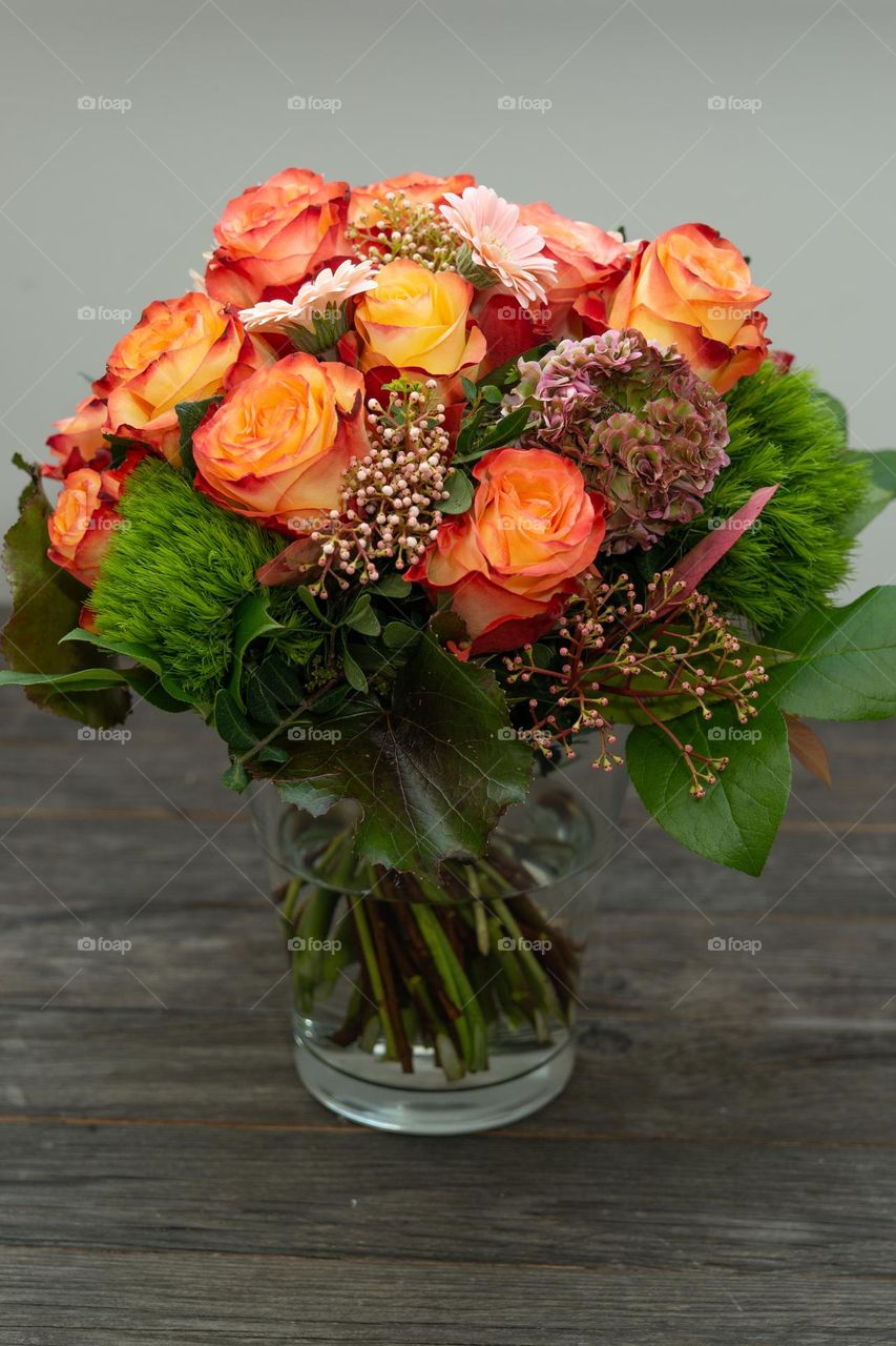 roses in a vase, bouquet of flowers