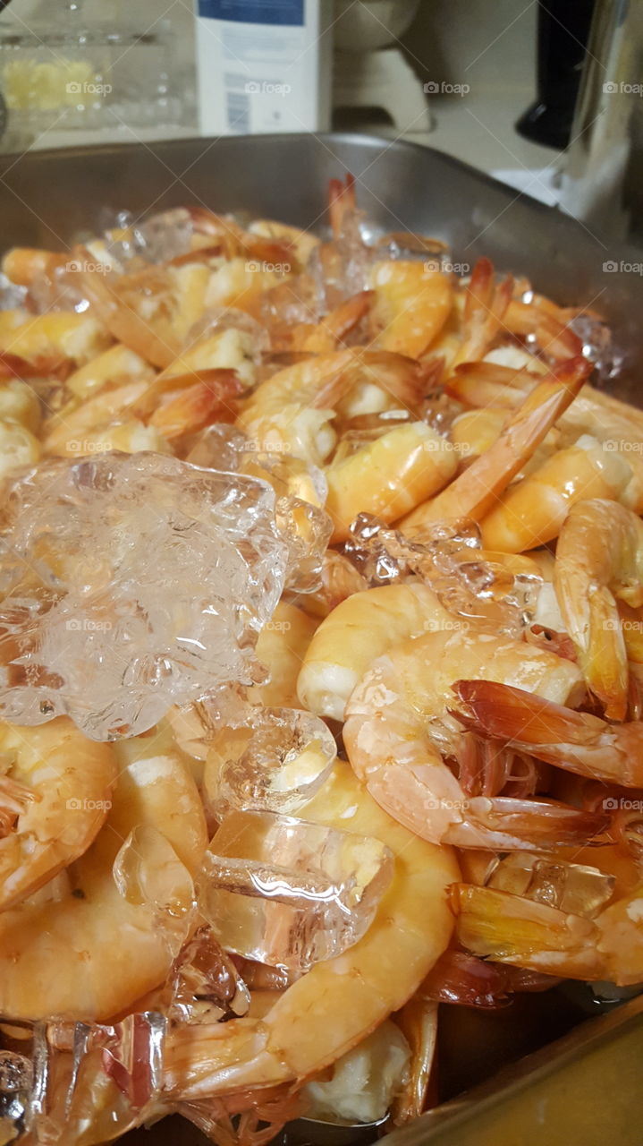 Boiled shrimp on ice 2