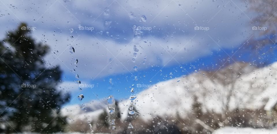 Rain and snow will come during the winter season here we can see droplets on the glass coming down. The Mountains 🗻 snow⛄️ and trees 🌲 in the back ground beauty all around us enjoy my Foap friends