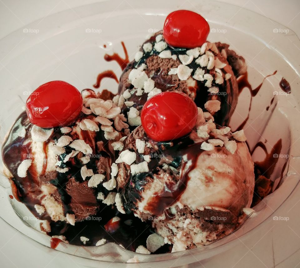 Close-up of ice cream sundae with berries