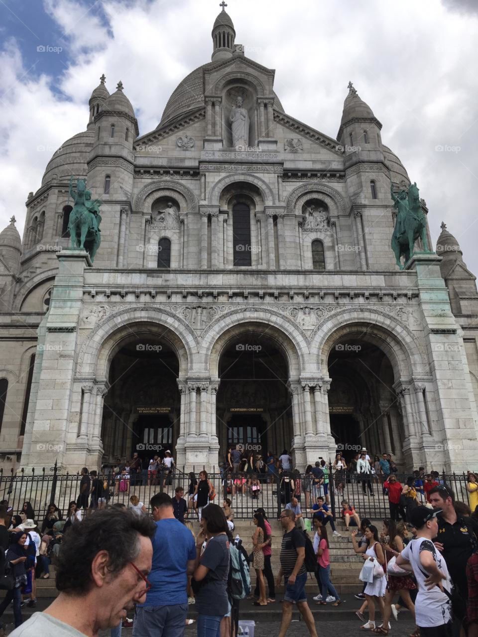 Uma Igreja muito bonita fotografada pela minha esposa na França. Que obra de arte e de fé!