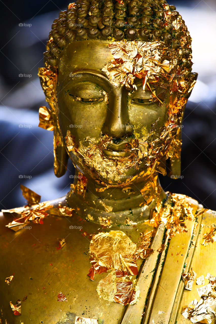 golden statue buddha.