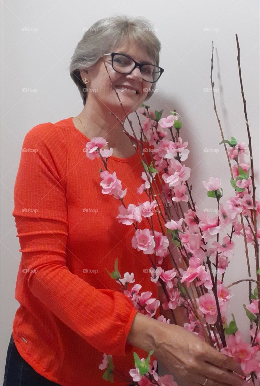 A cara de uma avó de bem com a vida, de alma leve,solta, livre