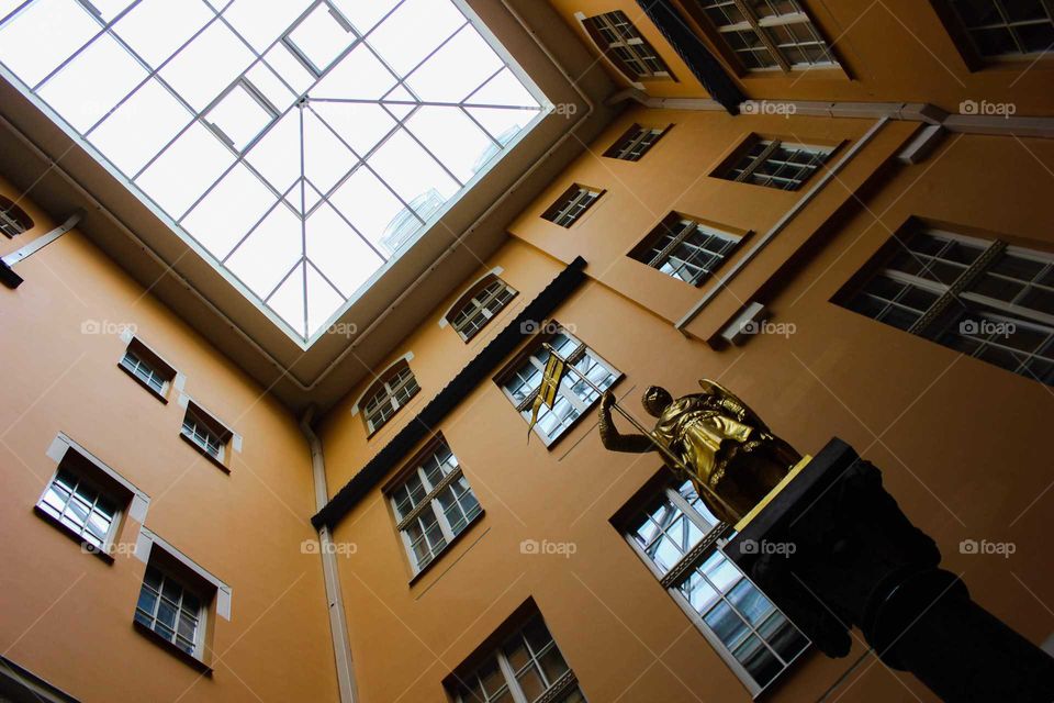 Walls, windows and sculpture.