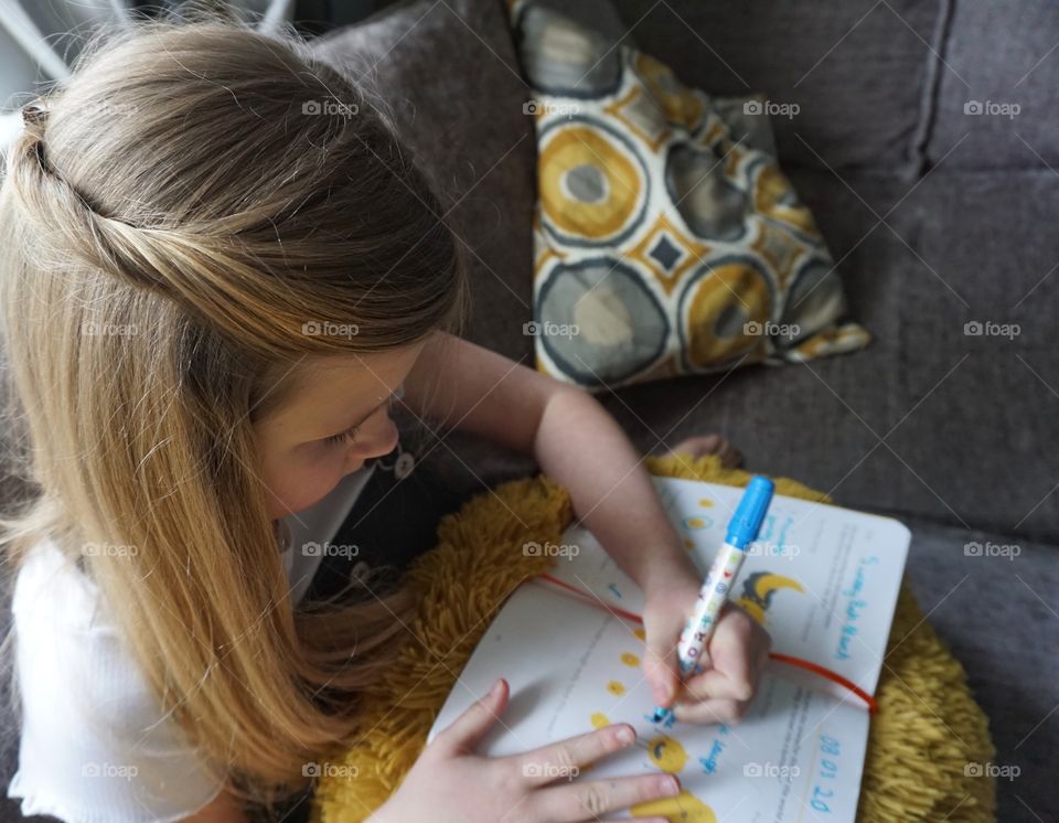 Completing a daily entry into Happyself Journal 