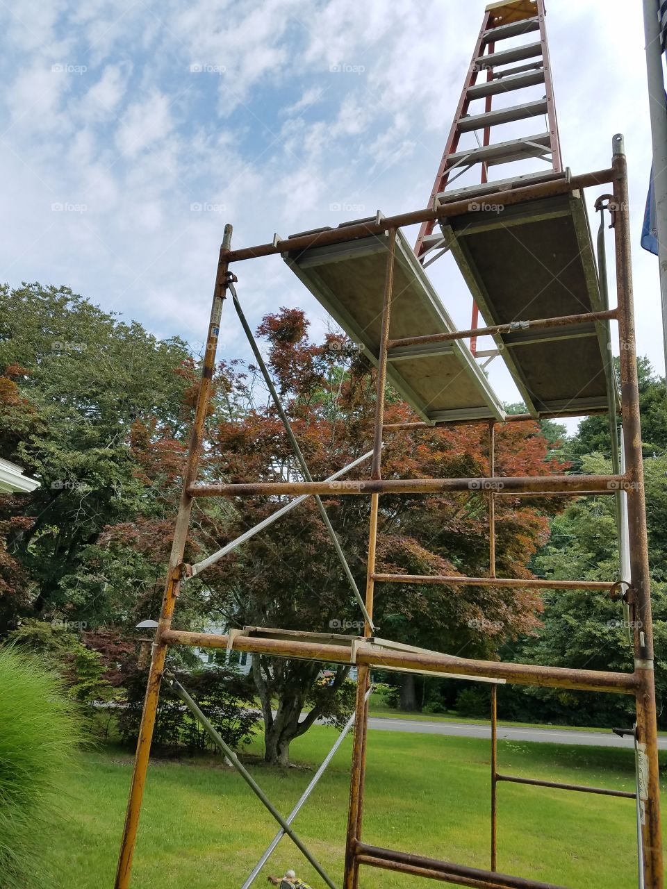 Staging set up for easy work job.