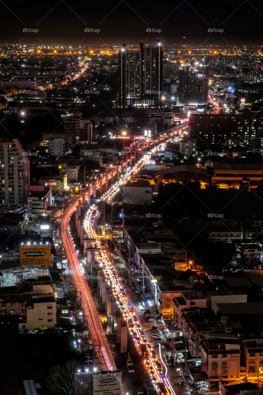 Traffic on the long road in Bangkok