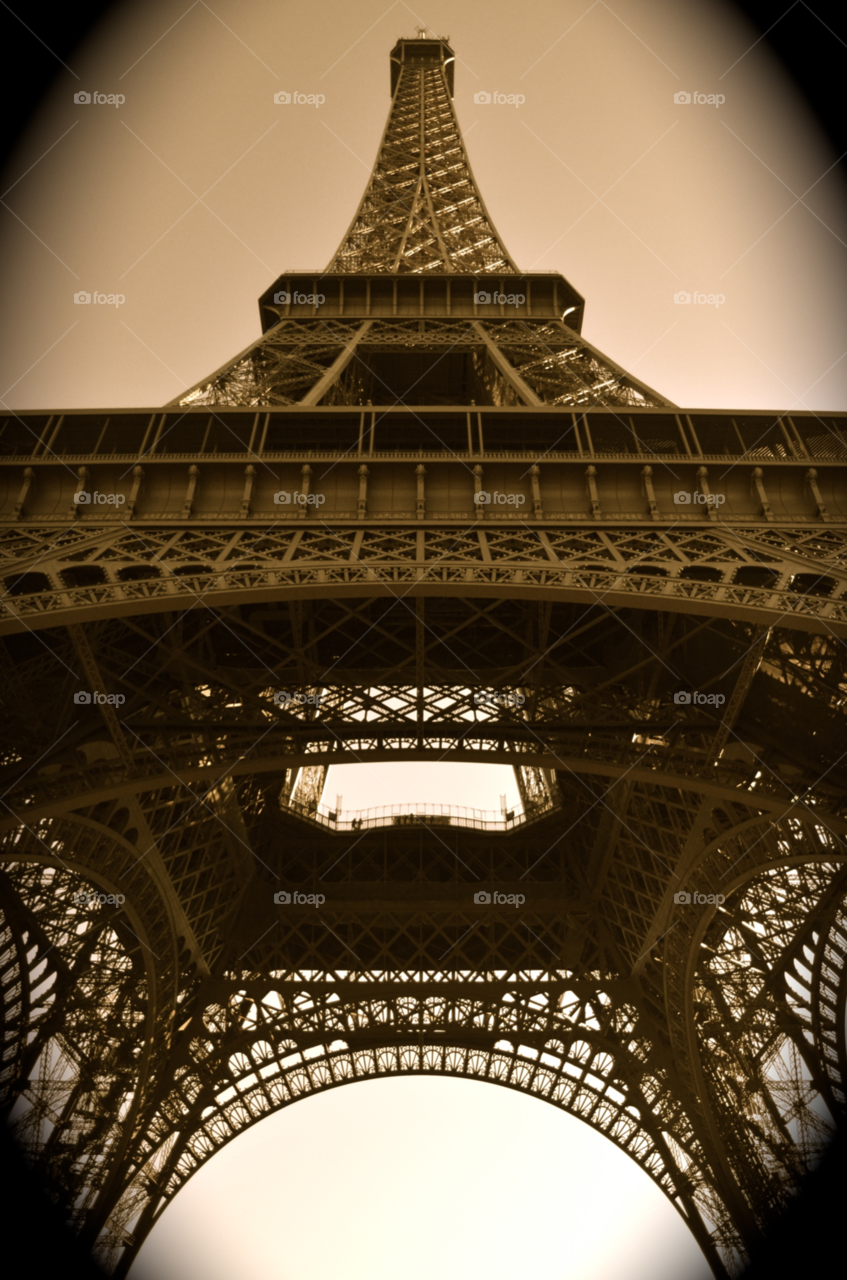 paris eiffel tower by ibphotography
