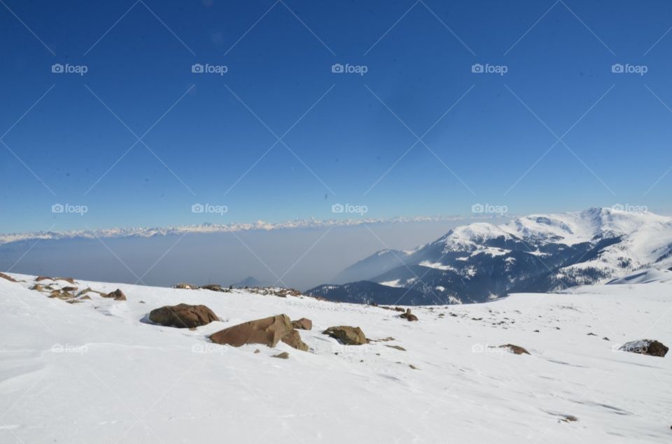 mountain ladden with snow