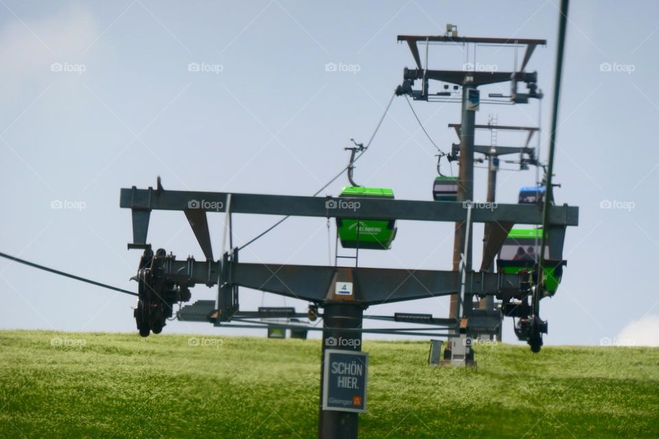 Mit der Seilbahn den Berg hinauf