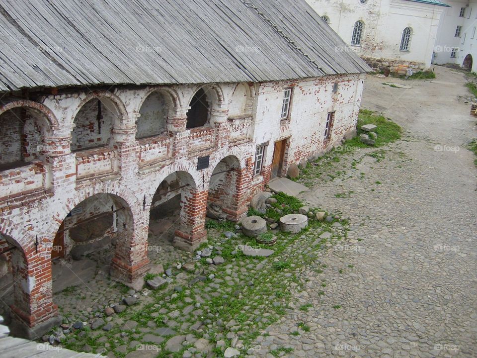 The stone mill is an engineering miracle of the Solovetsky Monastery, erected at the beginning of the 17th century to replace a burned-out wooden one.