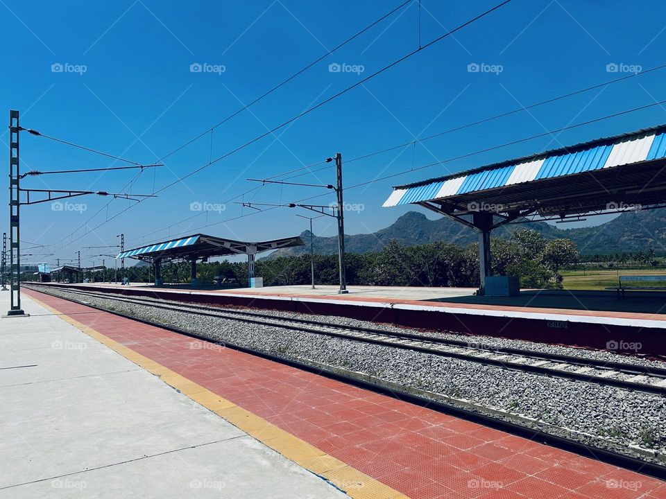 Leading lines - rail track - natural light 