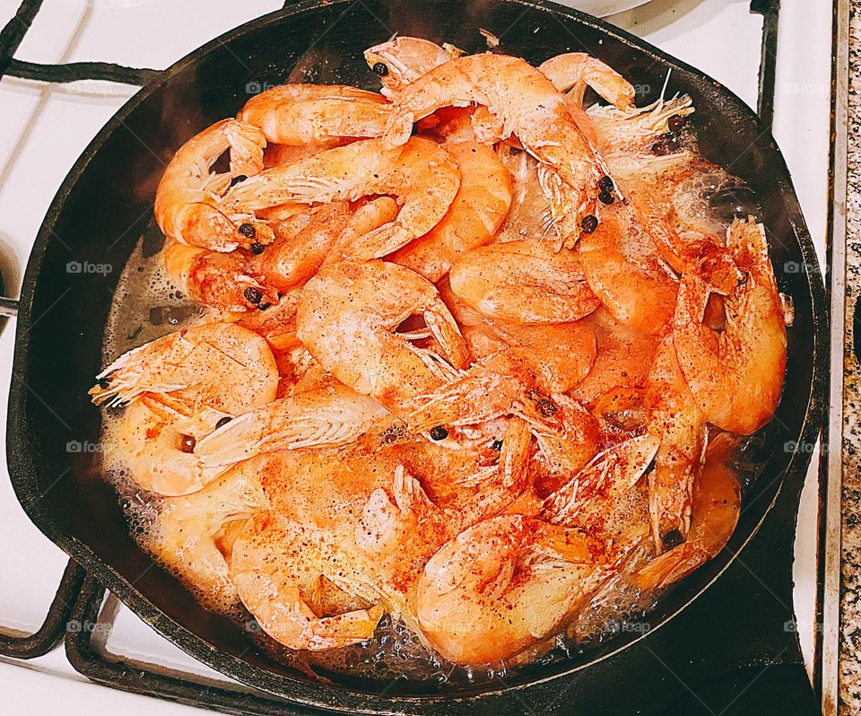 Cooking sea food shrimps