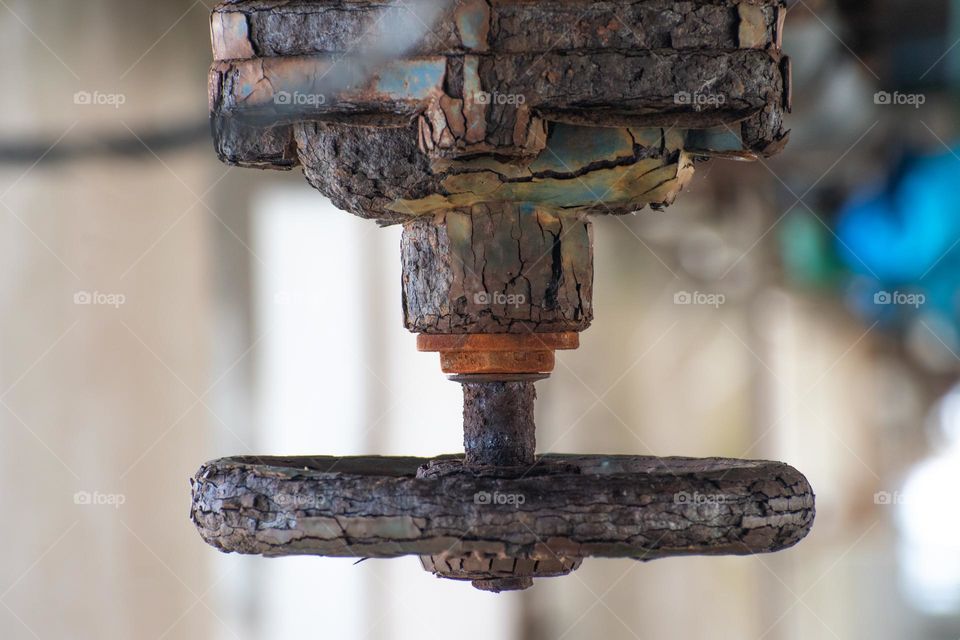 Nombre: Llave maestra. Una vieja llave de barco , oxidada. en colores de errumbe y pasteles. Puerto de punta del Este, Maldonado , Uruguay.