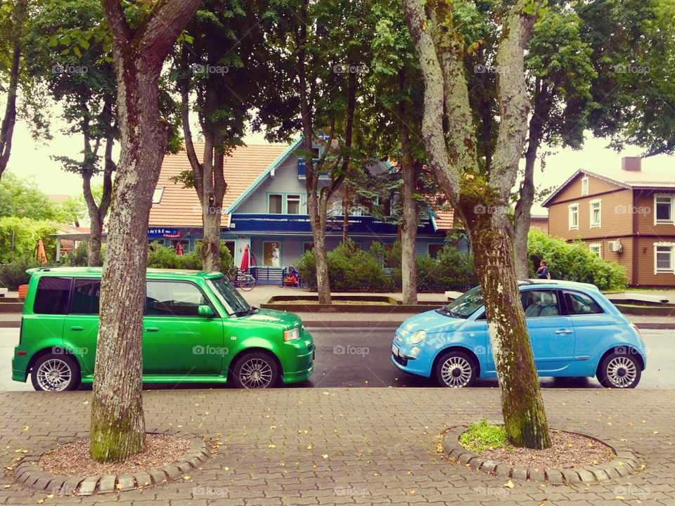 Two cars meeting in Palanga street