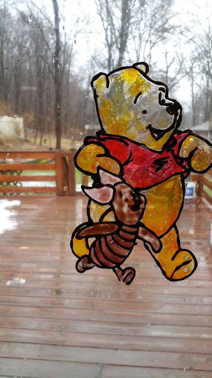 Pooh Bear, Piglet and Raindrops