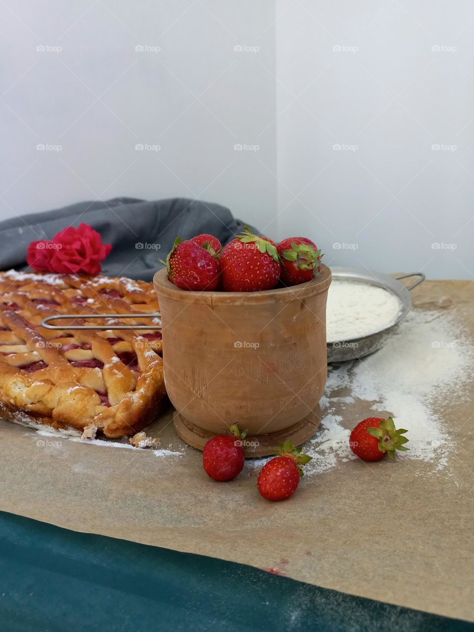 strawberry pie, baking.