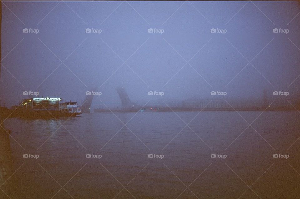 St. Petersburg, the time of opening bridges in the fog.