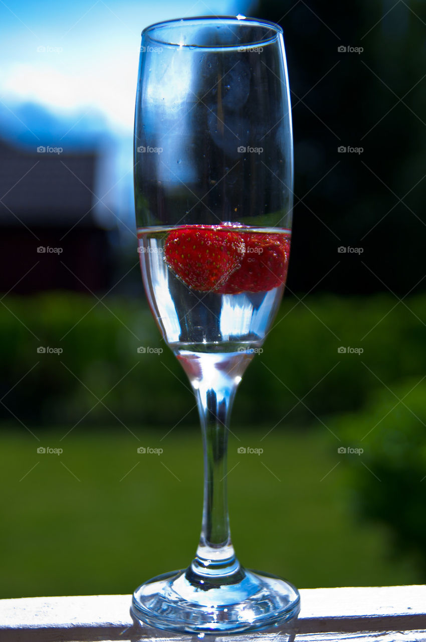 Champagne with strawberries