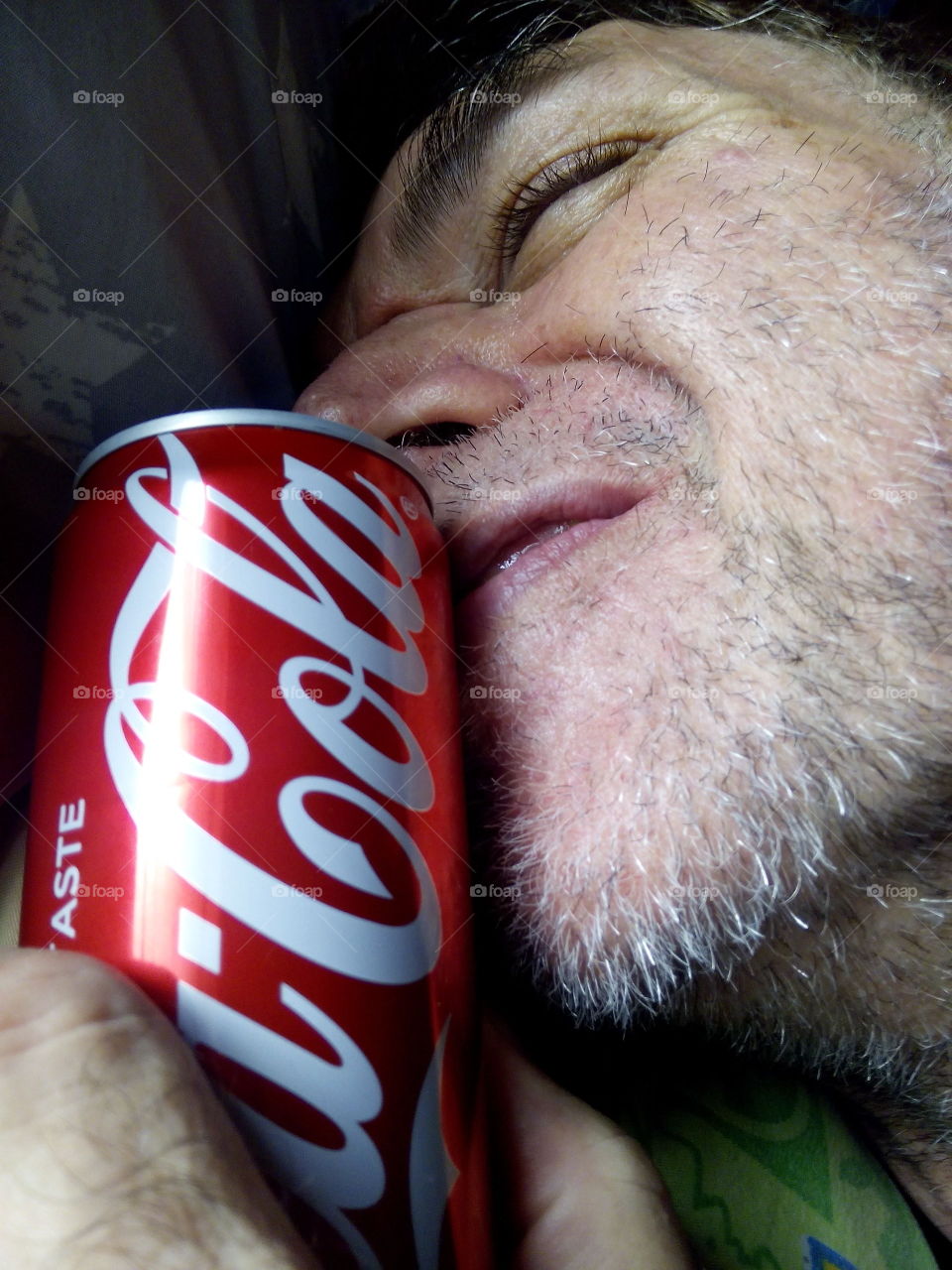 That moments of fun and laughter. Do it with  Coca cola. Taste that feeling.